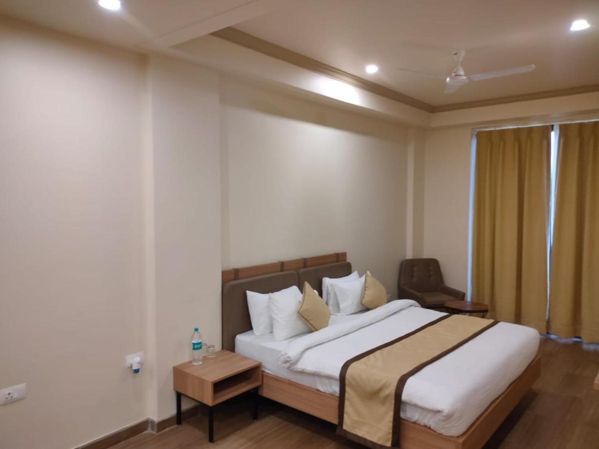 Hotel The Golf 1 ลัคเนา ภายนอก รูปภาพ