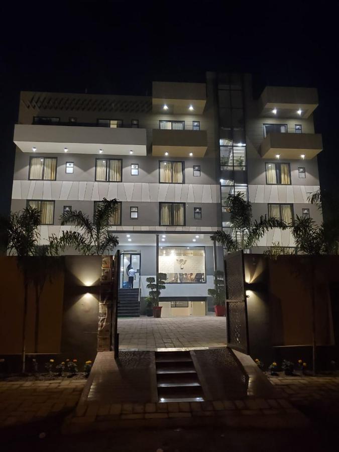 Hotel The Golf 1 ลัคเนา ภายนอก รูปภาพ