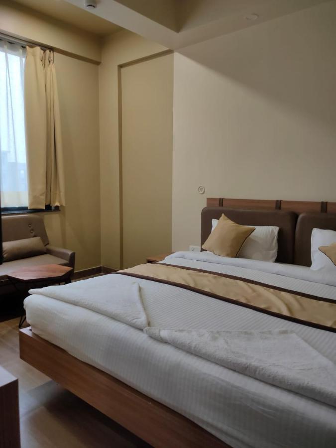 Hotel The Golf 1 ลัคเนา ภายนอก รูปภาพ