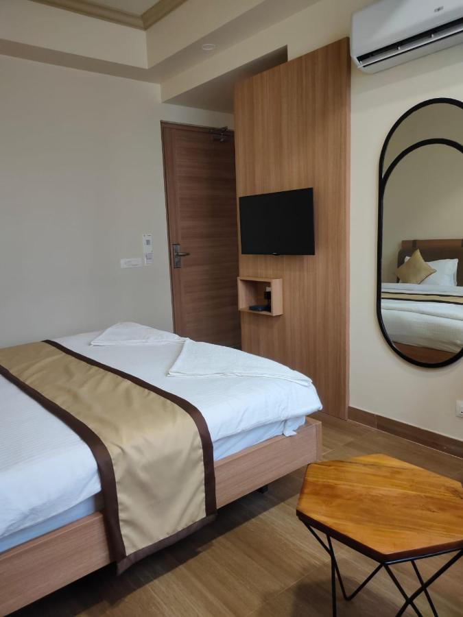Hotel The Golf 1 ลัคเนา ภายนอก รูปภาพ